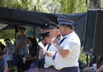 Karel Říha při projevu.