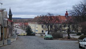 náměstí od kostela